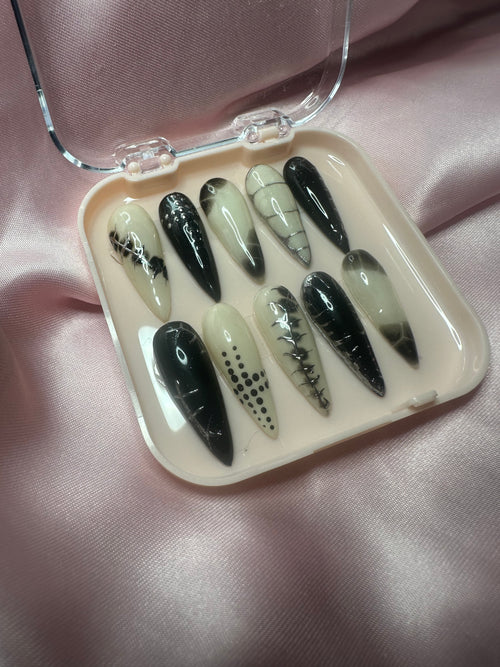 Black and Chrome Press on nails